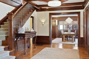 Interior - Luxury 6600 sq.ft Stunning Home/Sleeps 10+ (Minneapolis)