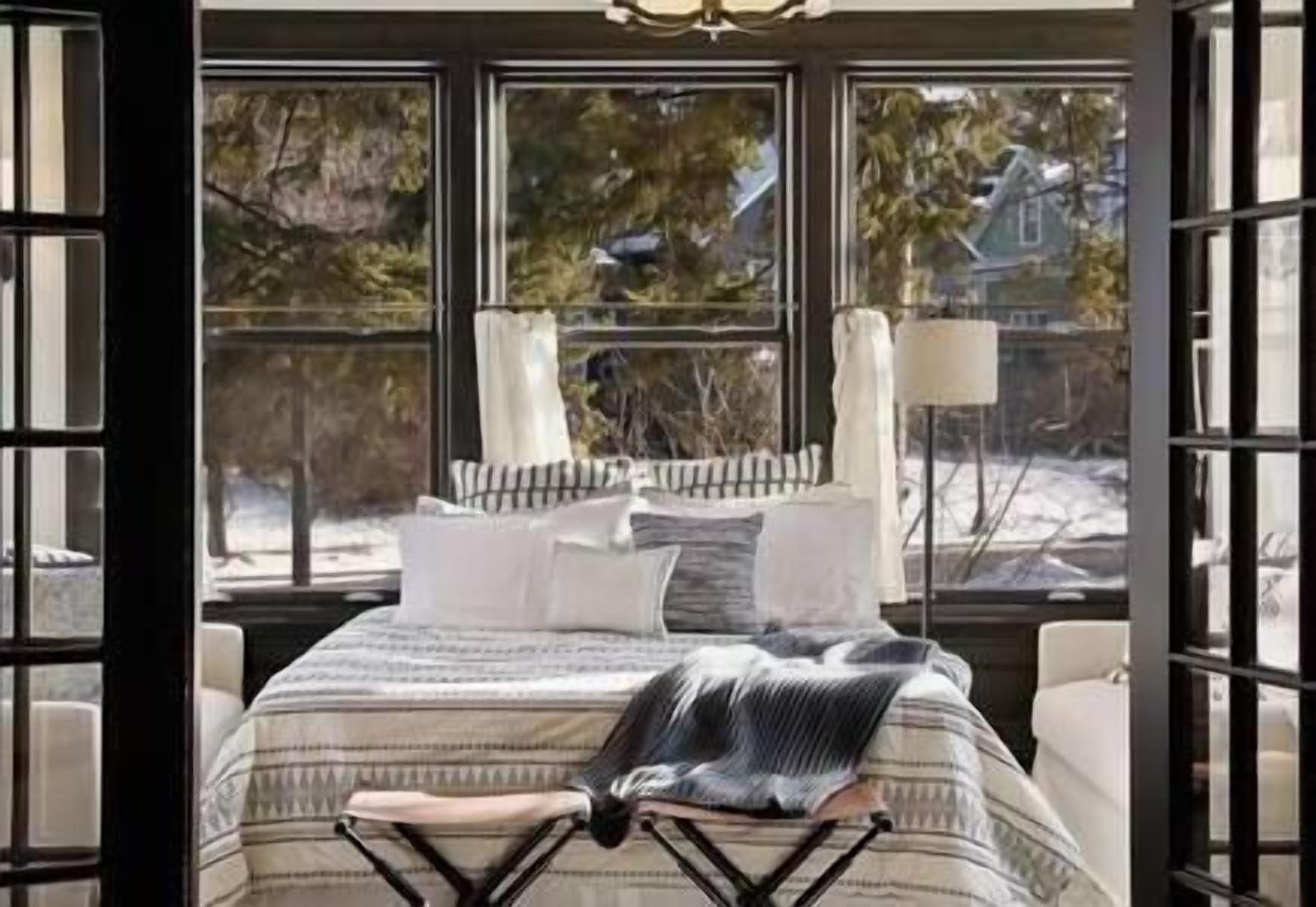 6 quartos, ferros/tábuas de passar roupa, berço de viagem, Wi-Fi