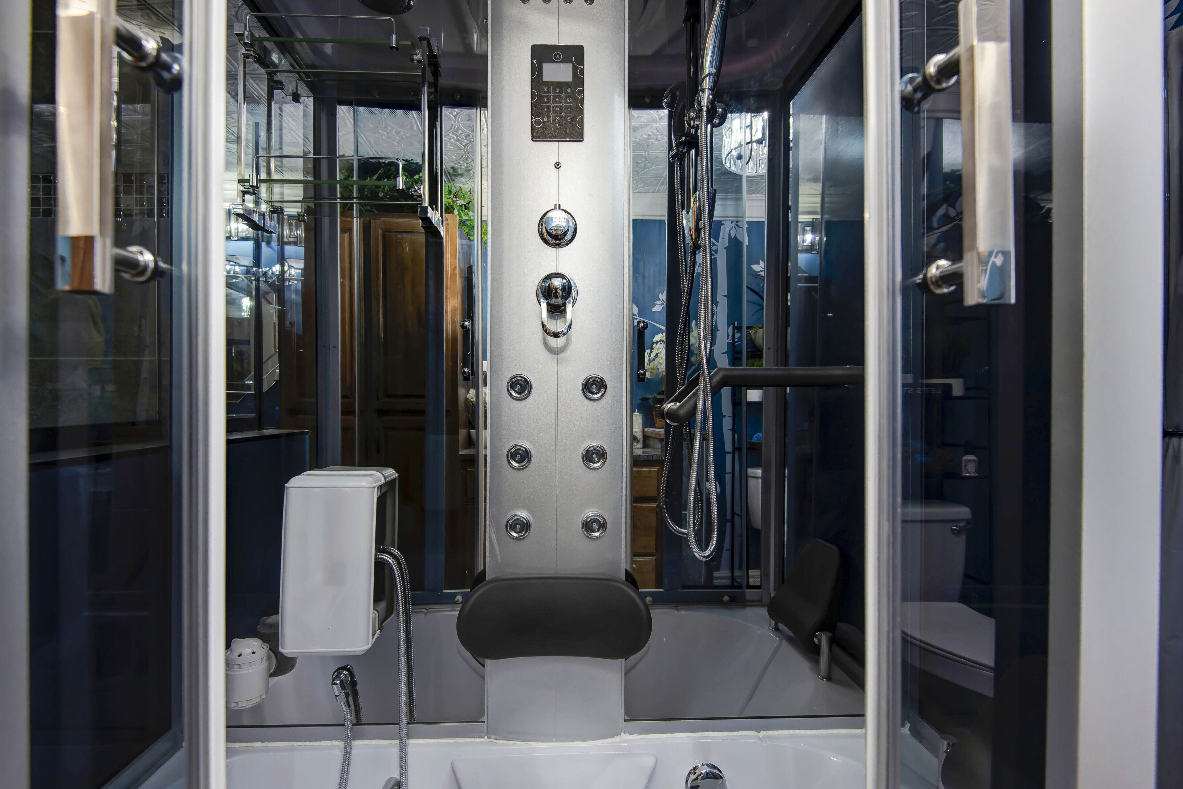 Ensemble douche/baignoire, baignoire à jets, sèche-cheveux