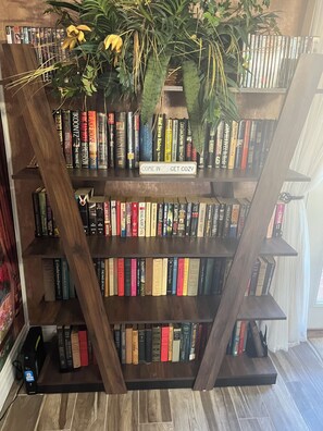 Interior - The Key to your Heart (Nixa)
