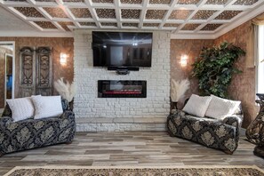 Interior - The Key to your Heart (Nixa)