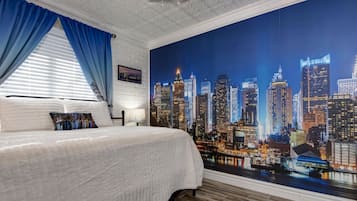 4 bedrooms, iron/ironing board, WiFi, bed sheets