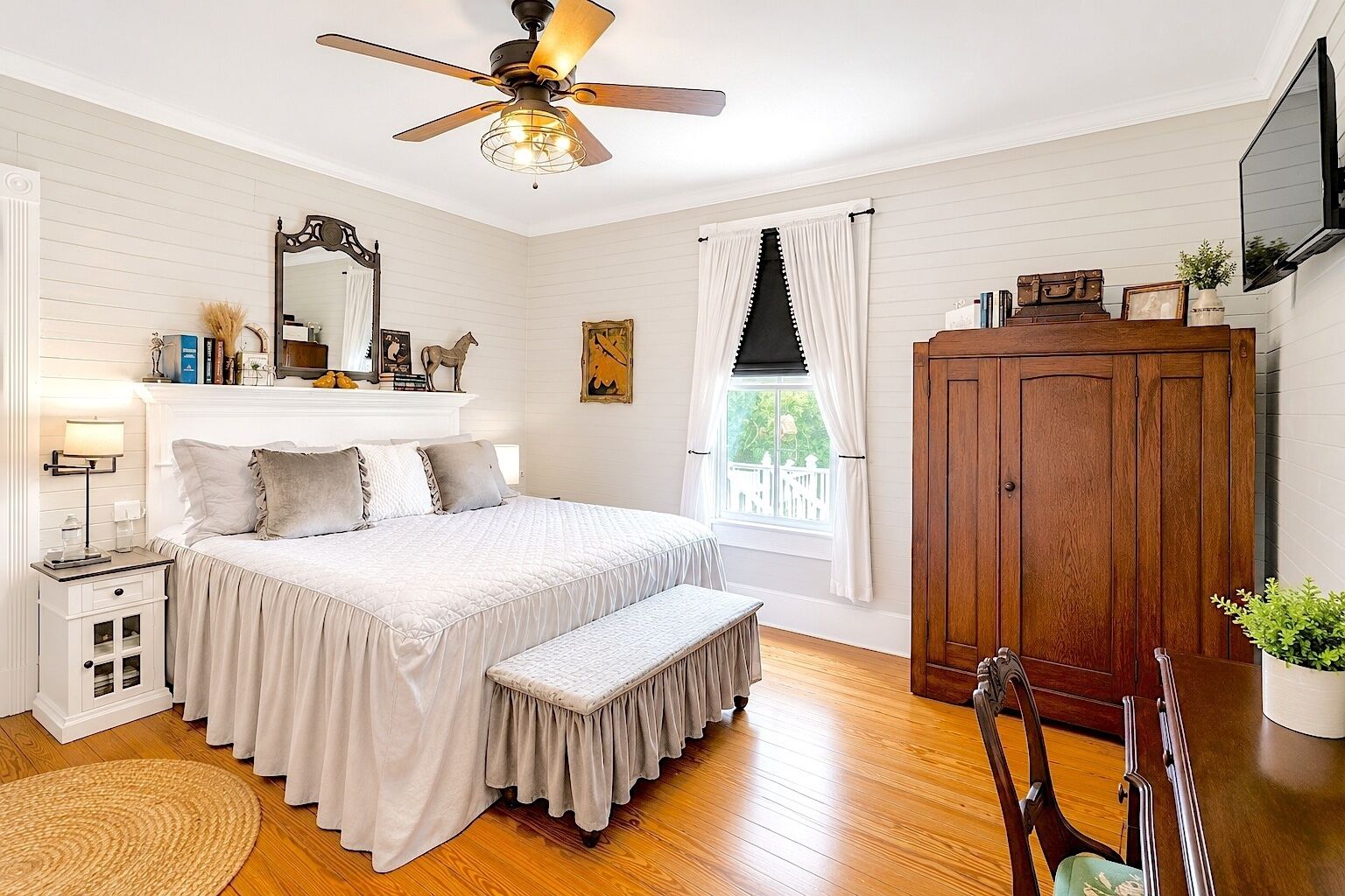 1 bedroom, desk, iron/ironing board, WiFi (free)