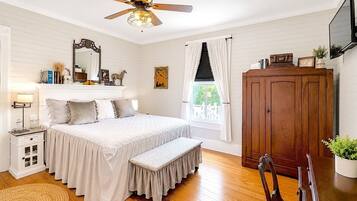 1 bedroom, desk, iron/ironing board, WiFi (free)