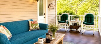 Romantic Historic Farmhouse - Pond - Porch - Fenced - 8 Miles to Brenham