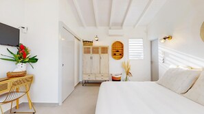 3 bedrooms, in-room safe, iron/ironing board, free WiFi