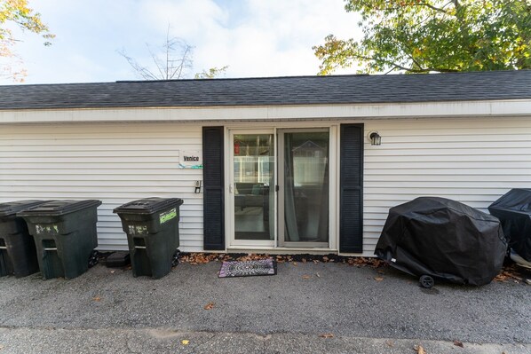 Exterior - Stay in Venice our Modern Steps from the Lake with Dock! (Alton)