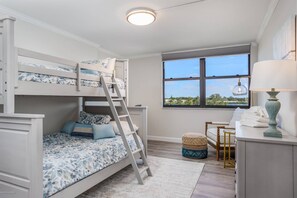 3 Schlafzimmer, Schreibtisch, Bügeleisen/Bügelbrett, kostenloses WLAN