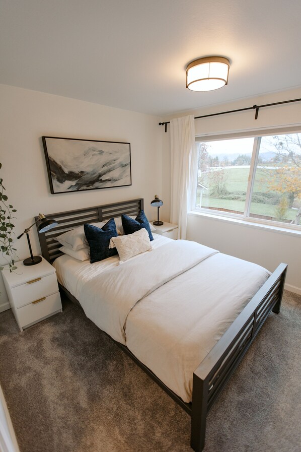 3 bedrooms, desk, travel cot, free WiFi