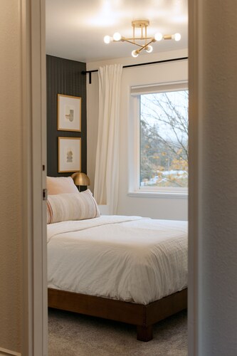 Hygge House-luxurious secluded 3BR guesthouse