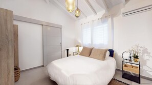 2 slaapkamers, een kluis op de kamer, een strijkplank/strijkijzer