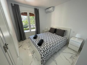 2 chambres, fer et planche à repasser, Wi-Fi, draps fournis