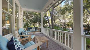 House, 6 Bedrooms | Balcony view