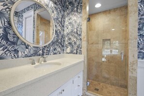 House, 6 Bedrooms | Bathroom | Towels