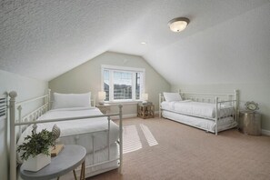 House, 6 Bedrooms | 6 bedrooms, free WiFi, bed sheets