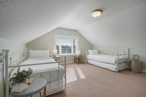 House, 6 Bedrooms | 6 bedrooms, free WiFi, bed sheets