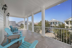 House, 6 Bedrooms | Balcony