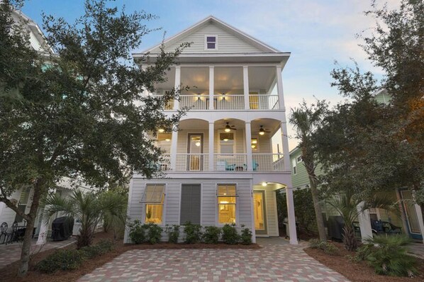 House, 6 Bedrooms | Exterior