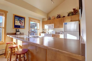 Condo, 3 Bedrooms | Private kitchen | Fridge, oven, coffee/tea maker, toaster - Spacious Copper Springs Condo Surrounded by Beautiful Views - CS431 by Redawning (Copper Mountain)