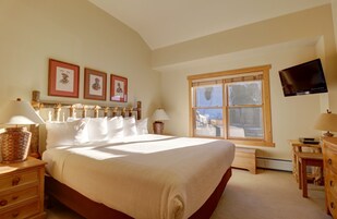 Apartamento, 3 habitaciones | 3 dormitorios y espacio para trabajar con un portátil