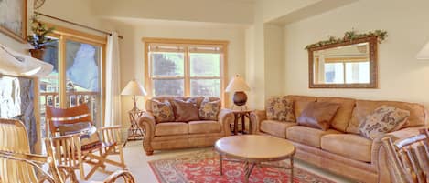 Condo, 3 Bedrooms | Living area
