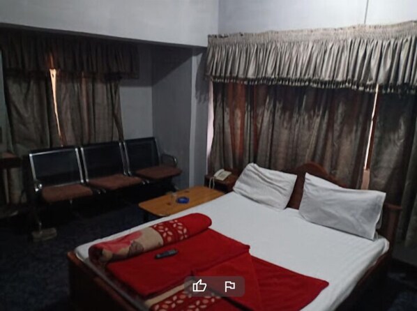 スタンダー��ド ダブルまたはツインルーム | アイロン / アイロン台、WiFi (無料)