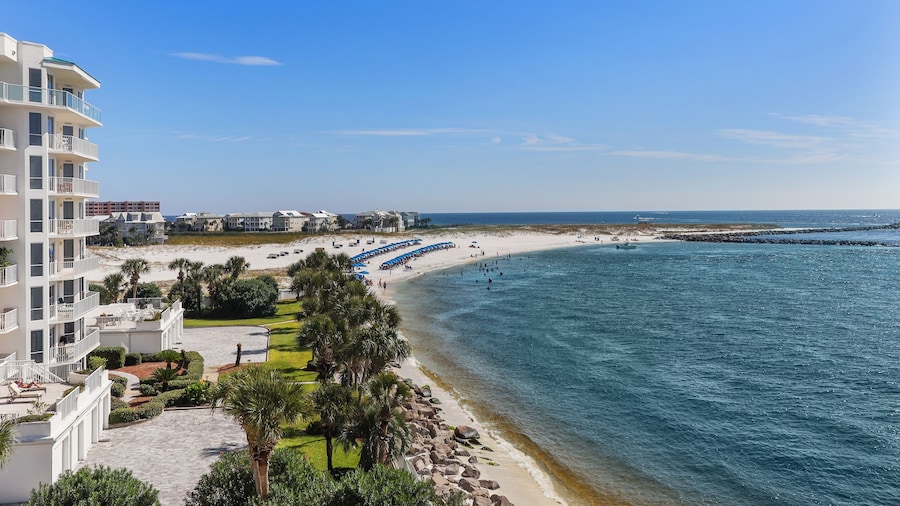 Waterview Yacht Club 532 is a 3 BR with Stunning views of the Pass by RedAwning