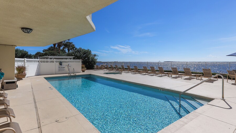 Waterview Yacht Club 532 is a 3 BR with Stunning views of the Pass by RedAwning