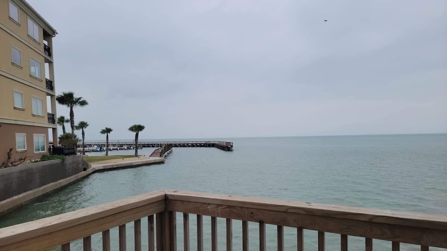 New Waterfront Bungalow Fishermans Paradise 2 Bedroom Home by RedAwning