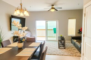 Bungalow, 2 habitaciones | Restaurantes