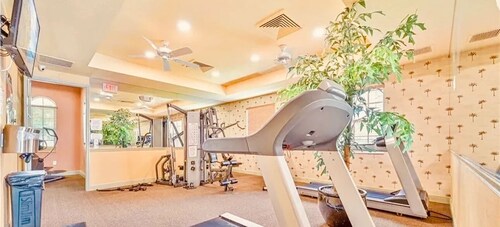 LOVELY COZY CONDO IN A TROPICAL OASIS CENTRALLY LOCATED !