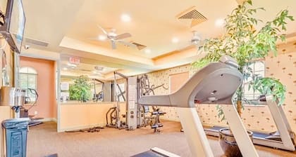 LOVELY COZY CONDO IN A TROPICAL OASIS CENTRALLY LOCATED !