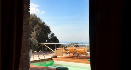 Villa Liam with view and pool for exclusive use