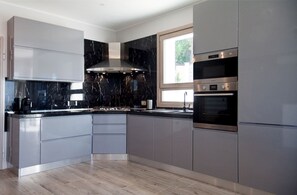 Fridge, microwave, oven, dishwasher