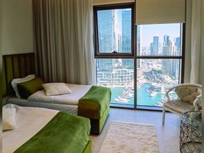 3 Schlafzimmer, Schreibtisch, Bügeleisen/Bügelbrett, Reisekinderbett