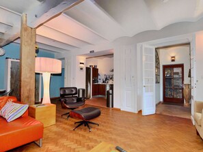 TV, fireplace, DVD player, stereo