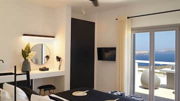 Minibar, individually decorated, individually furnished, desk
