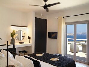 Grand Suite 2, Outdoor Heated Jacuzzi | Minibar, individually decorated, individually furnished, desk - Absolute Paradise Santorini- Adults Only (Santorini)