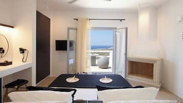 Grand Suite 2, Outdoor Heated Jacuzzi | 1 bedroom, minibar, individually decorated, individually furnished