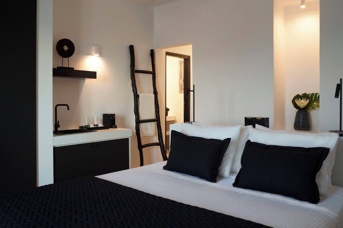 Grand Suite 3, Outdoor Heated Jacuzzi | ミニバー、デスク、防音設備、WiFi (無料)