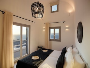 Grand Suite 4, Outdoor Heated Jacuzzi | Minibar, decoración personalizada, muebles diferentes y escritorio