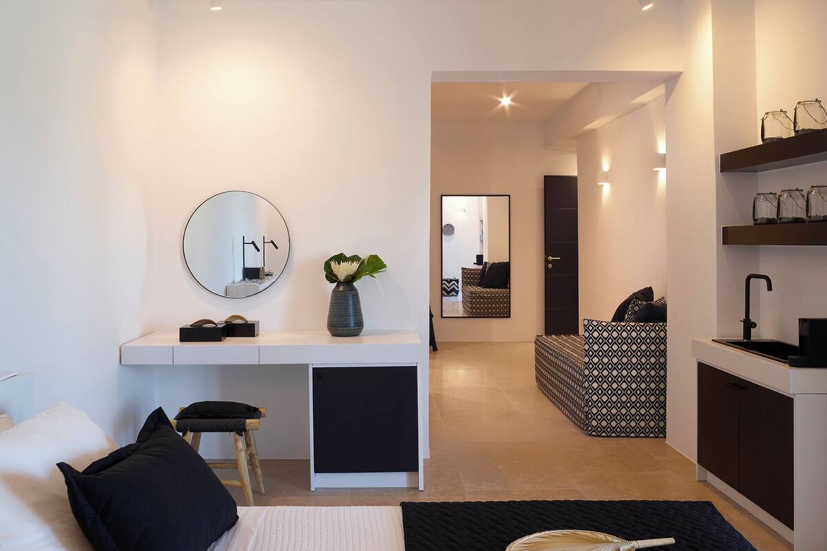 Deluxe suite 5, Patio | ミニバー、デスク、防音設備、WiFi (無料)