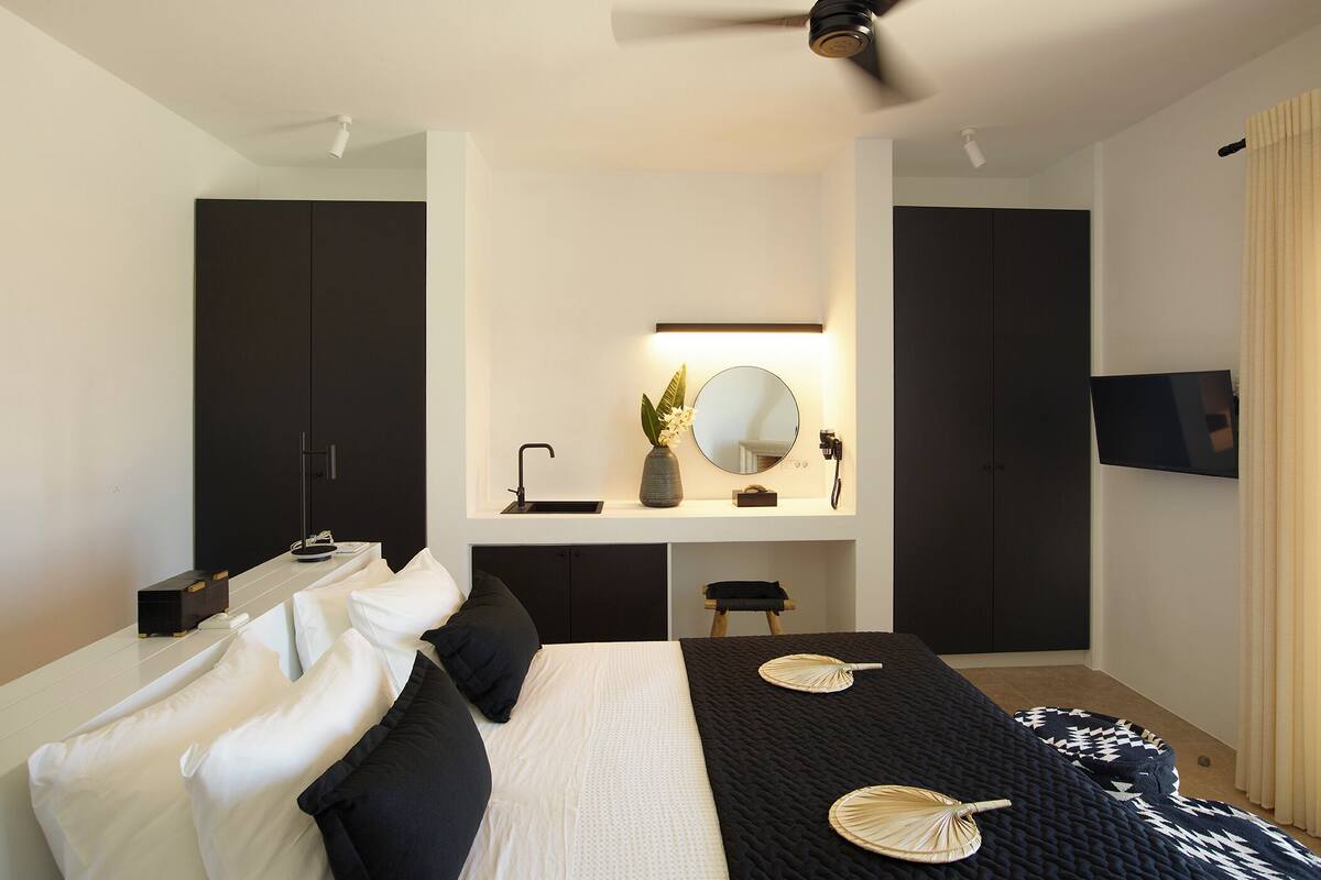 Grand Suite 2, Outdoor Heated Jacuzzi | ミニバー、デスク、防音設備、WiFi (無料)