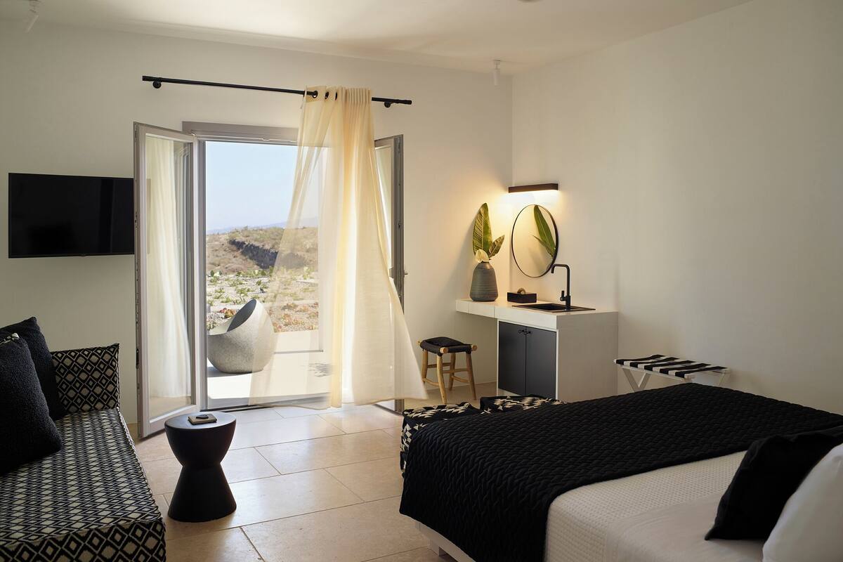 Deluxe Suite 6, Outdoor Heated Jacuzzi | ミニバー、デスク、防音設備、WiFi (無料)