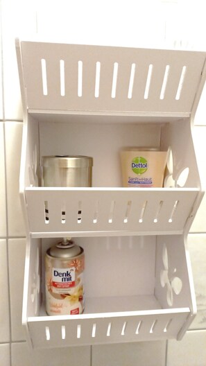 Fridge, stovetop, coffee/tea maker, electric kettle