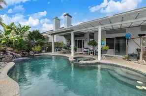 Outdoor pool - 5BR/3BA House, POOL/HOT TUB (Sacramento)