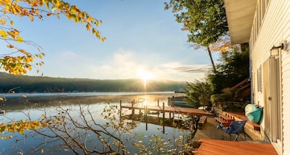 Perfect Modern Lake Front Retreat with Dock! Sleeps 4