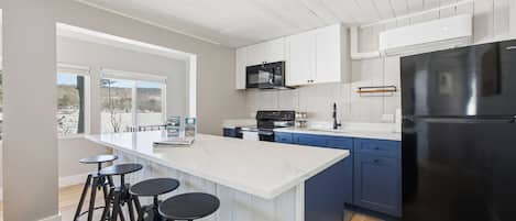 Coffee/tea maker, fridge, microwave, oven