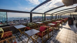 A rooftop terrace with outdoor seating, a view of the city, and a clear sky. - Grand Balyan Hotel & Restaurant (Istanbul)
