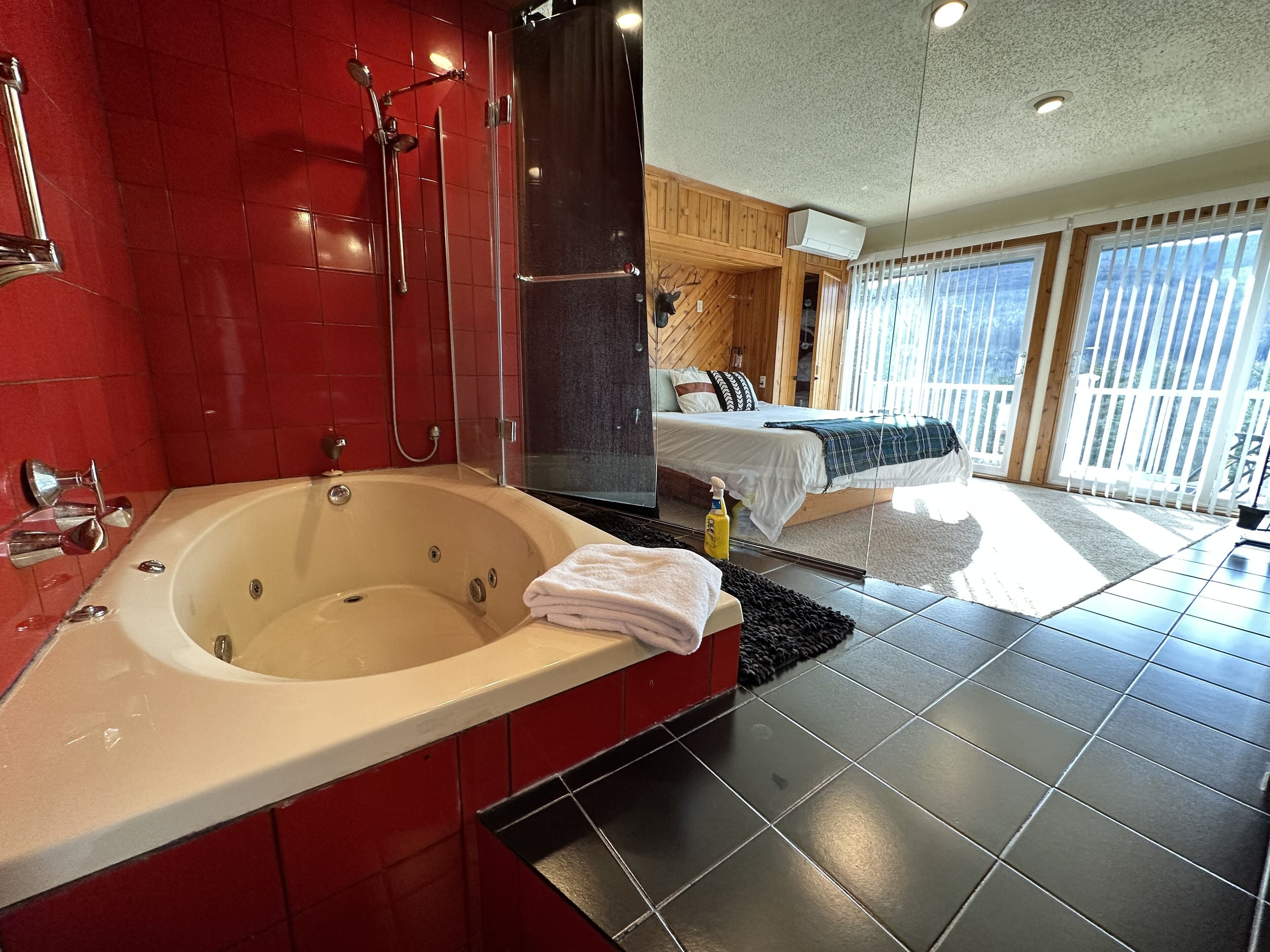 4 bedrooms, desk, iron/ironing board, travel crib